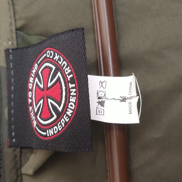 Independent Men's Camo Camouflage Windbreaker Jacket Size Medium Skater - Picture 5 of 10